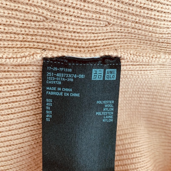 3for$50🌟 Uniqlo 3D wool Sweater - Picture 3 of 3